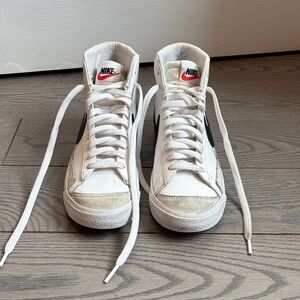 Nike Blazer Mid ’77 Big Kids Shoes Size 6.5Y – White/Black